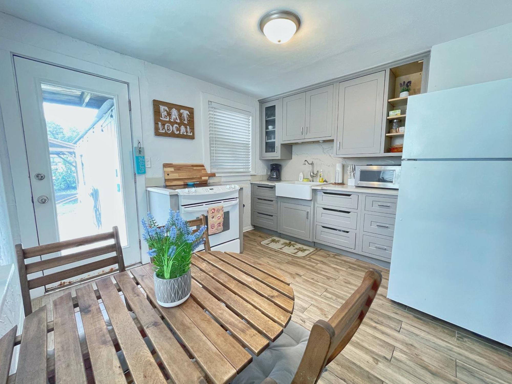 Seas The Day - 4 Blocks To The Beach, Restaurant, And Bar District - Great Deck And Outdoor Space!! Jacksonville Beach Exterior photo